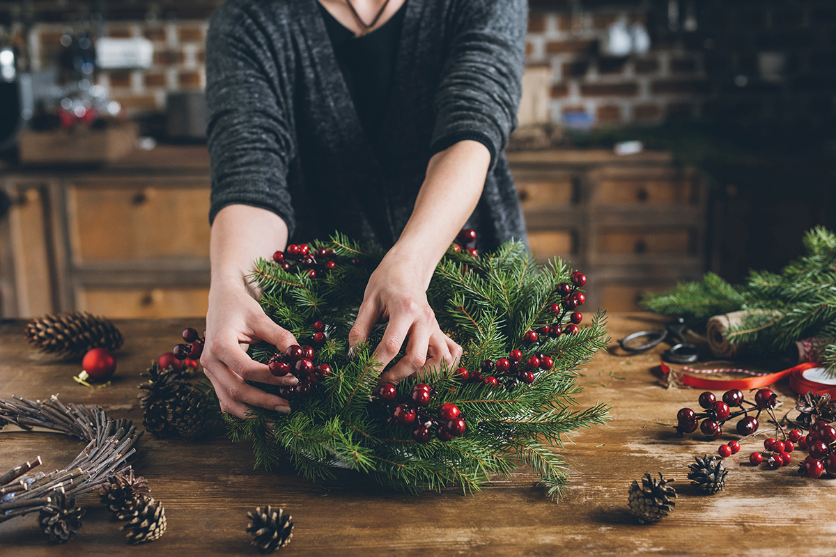 How to Prepare Pine Cones for Crafts: One Step to NEVER Skip - A Well  Purposed Woman